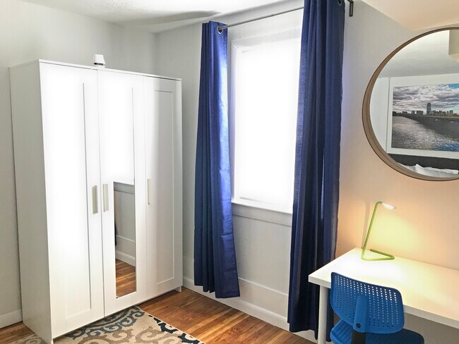 287 Dorchester St, Unit 2 in Boston, MA - Foto de edificio - Building Photo