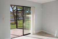 3199 Foxcroft Rd in Miramar, FL - Building Photo - Building Photo