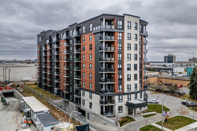 265 Hymus Boul in Pointe-claire, QC - Building Photo - Building Photo