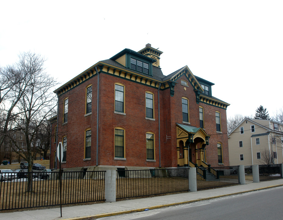 320 Grove St in Woonsocket, RI - Building Photo