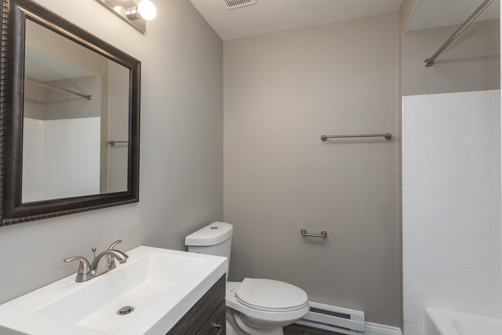 Iron Gate Apartments in Glen Ellyn, IL