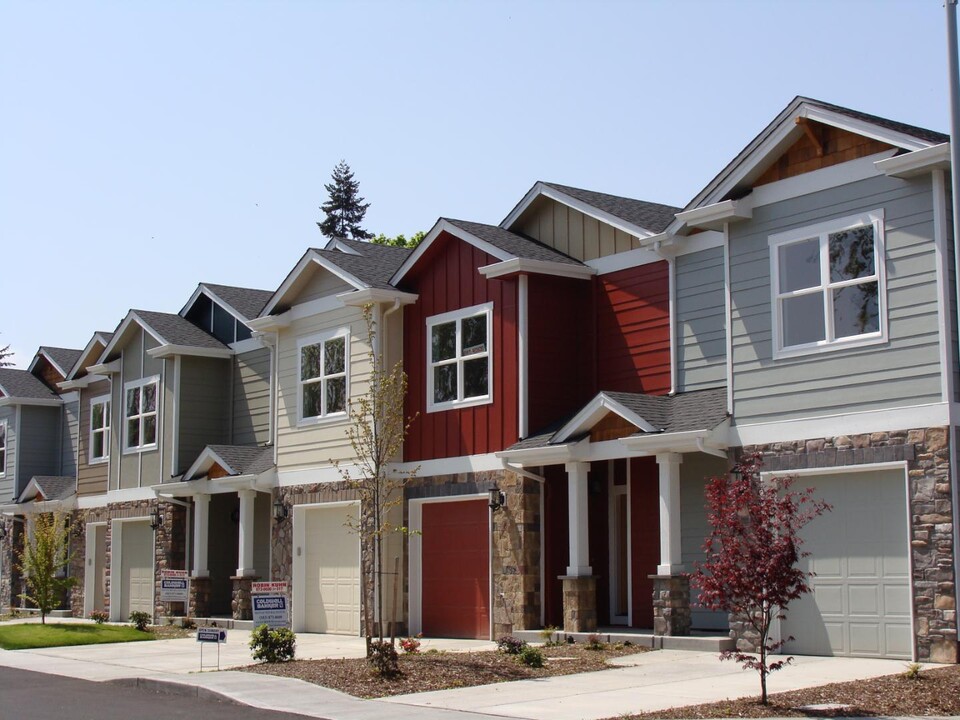 211 Silver St in Silverton, OR - Building Photo