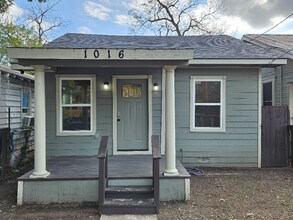 1016 Center St in San Antonio, TX - Building Photo - Building Photo