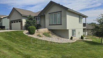 18116 N Division Rd in Colbert, WA - Building Photo