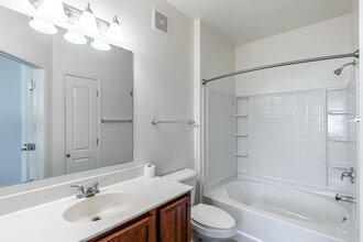 Hidden Ridge in South Park, PA - Foto de edificio - Interior Photo