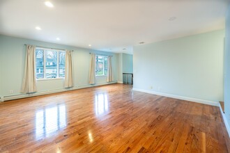 7 Bayview Ave in Englewood Cliffs, NJ - Building Photo - Building Photo
