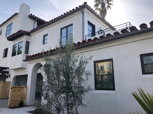433 Alameda Padre Serra in Santa Barbara, CA - Building Photo - Building Photo