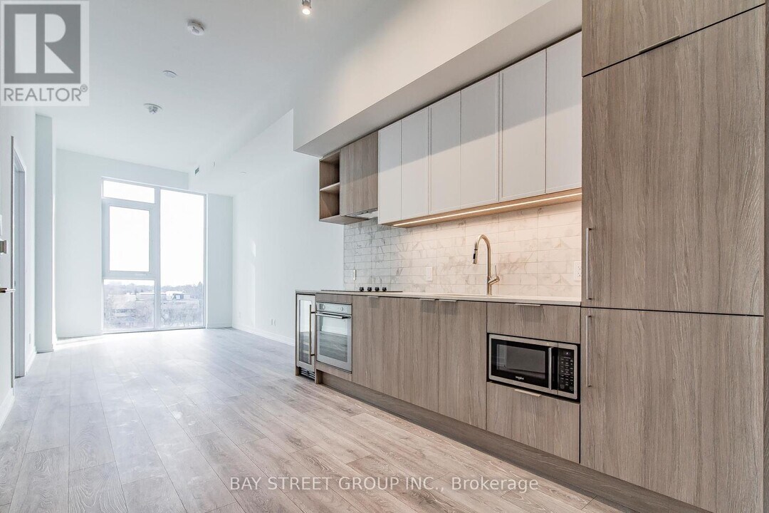 2020-2020 Bathurst St in Toronto, ON - Building Photo