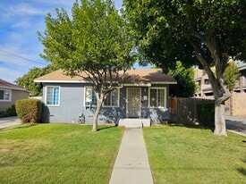 249 W Hampton Ct in Covina, CA - Building Photo