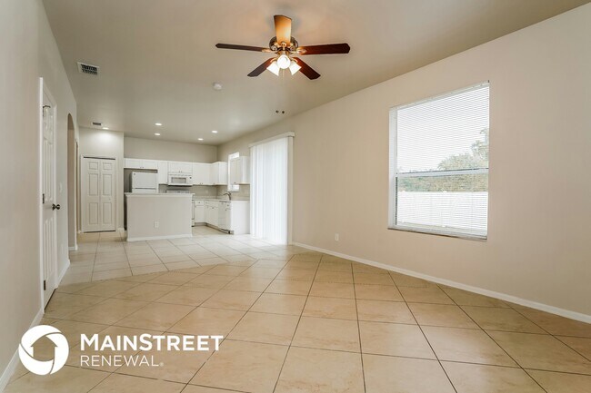 663 Chavers St E in Lehigh Acres, FL - Building Photo - Building Photo