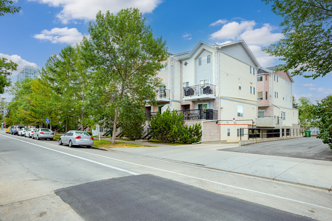 1507 11 St SW in Calgary, AB - Building Photo