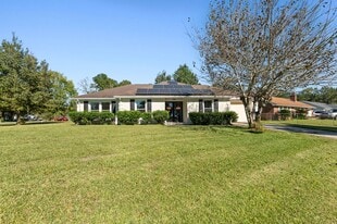 1101 Stuart Dr in Moncks Corner, SC - Building Photo