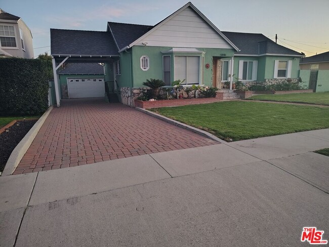 5446 Angeles Vista Blvd in Los Angeles, CA - Building Photo - Building Photo