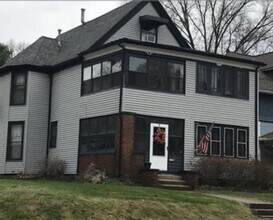 276 Merriman Rd, Unit Unit 2 in Akron, OH - Foto de edificio - Building Photo