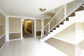 Mansfield Apartments in Los Angeles, CA - Building Photo - Interior Photo