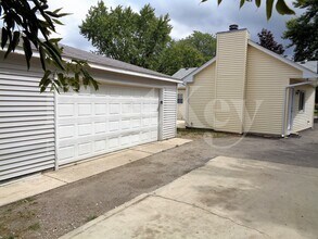 724 Gates St in West Chicago, IL - Foto de edificio - Building Photo