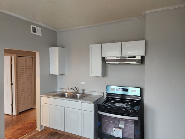 property at 1252 S Karlov Ave