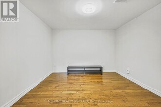 351 Conant St in Oshawa, ON - Building Photo - Building Photo