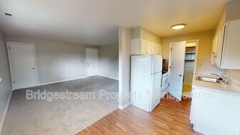 92 W Franklin St in Dayton, OH - Building Photo