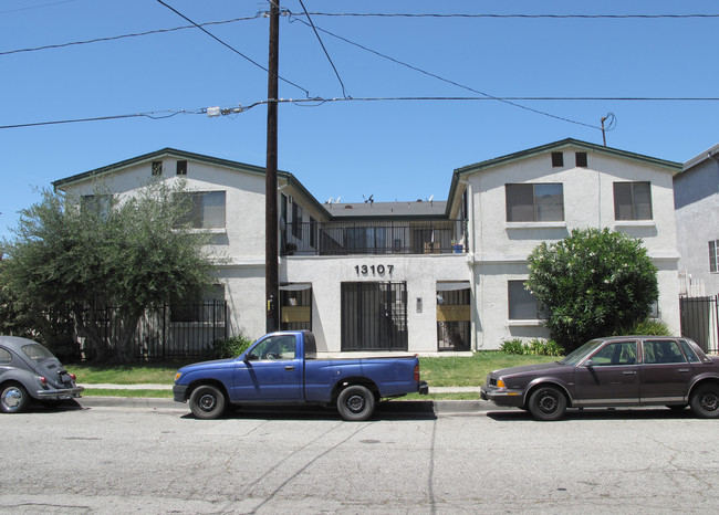 Florwood Apartments in Hawthorne, CA - Building Photo - Building Photo