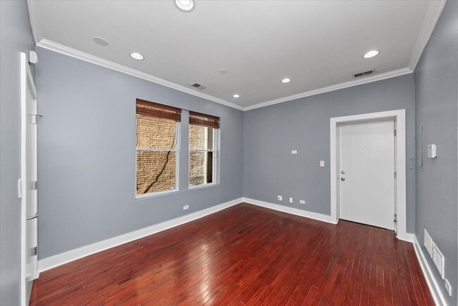2052 N Campbell Ave in Chicago, IL - Building Photo - Building Photo