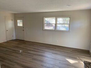 Precious 1BR/1BA Cottage On N Ross in Auburn, AL - Building Photo - Building Photo