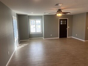 4820 W Golden Ln in Glendale, AZ - Building Photo - Building Photo