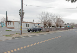 Golden Wheels Mobile Park in Ceres, CA - Building Photo - Building Photo