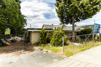 625 North Rd in Coquitlam, BC - Building Photo - Building Photo