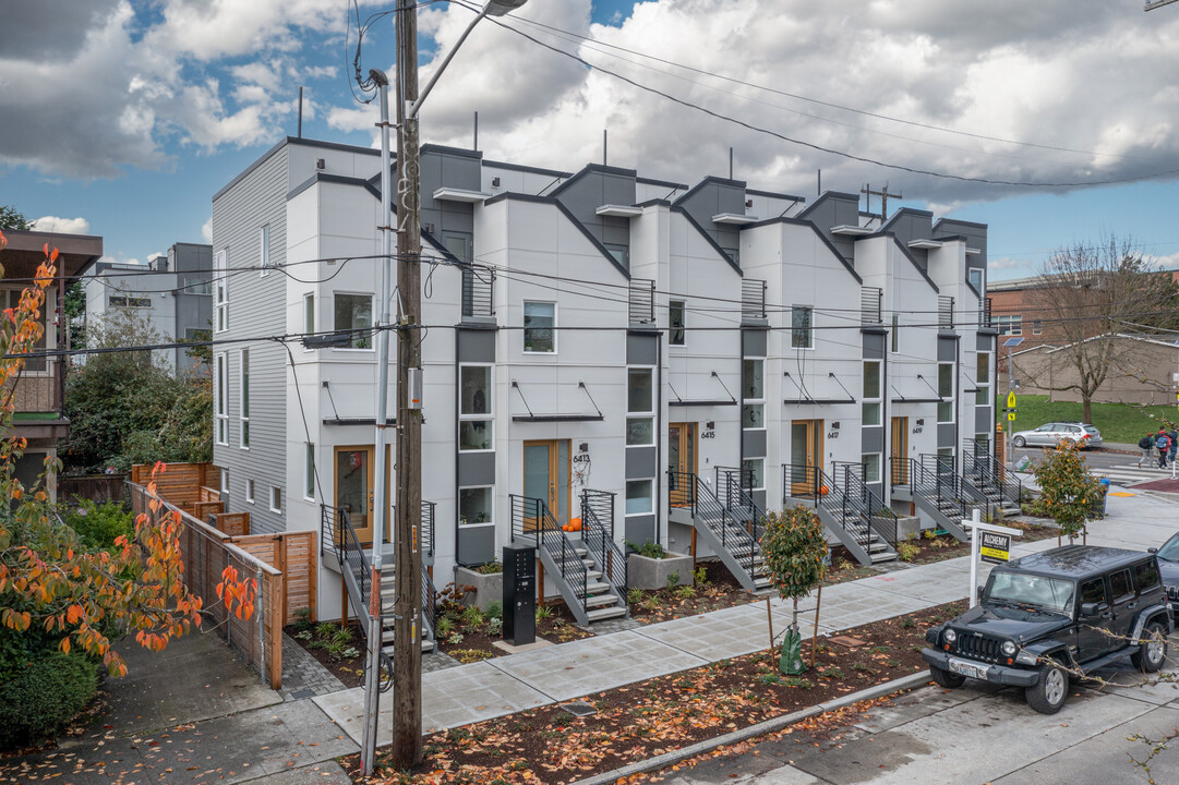 6415 14th Ave NW in Seattle, WA - Building Photo
