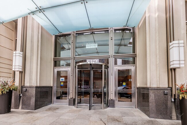 512 N McClurg Ct in Chicago, IL - Building Photo - Building Photo