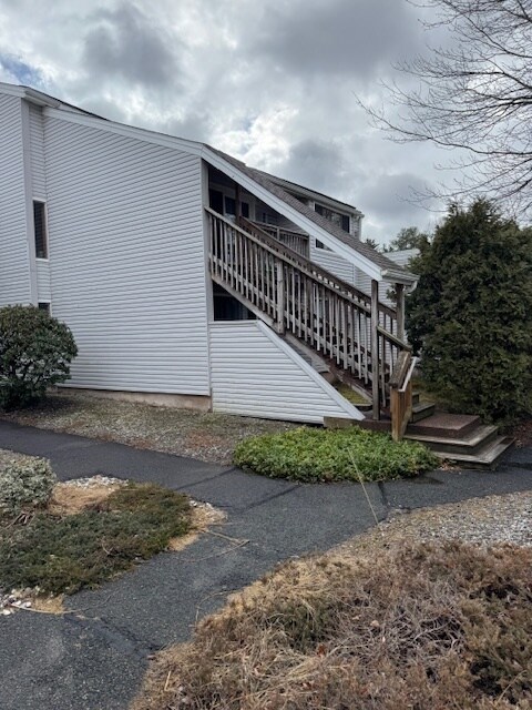 655 Talcottville Rd in Vernon, CT - Building Photo