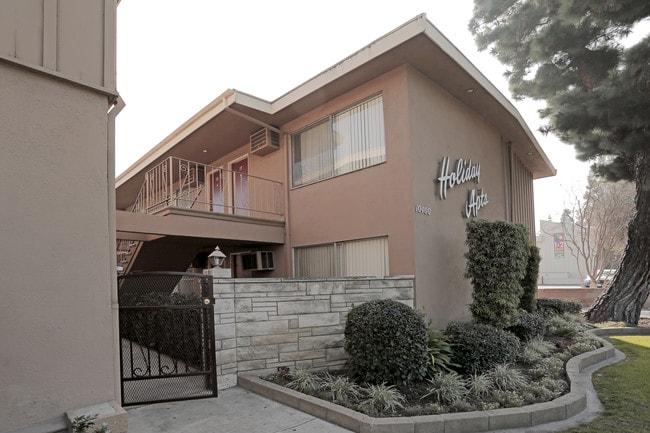Holiday Manor Apartments in Downey, CA - Foto de edificio - Building Photo