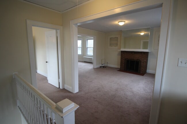 411 Fairfield Ave, Unit 2