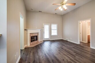 7248 Bridgefield Dr in Cordova, TN - Foto de edificio - Building Photo