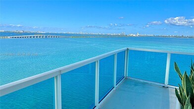 700 NE 25th St in Miami, FL - Building Photo - Building Photo