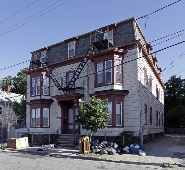 109 Wesleyan Ave in Providence, RI - Building Photo