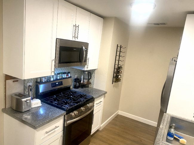 323 Montrose Dr in Folsom, CA - Building Photo - Building Photo