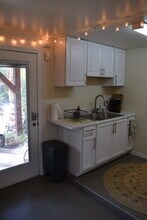 2474 Endicott St in Los Angeles, CA - Foto de edificio - Building Photo