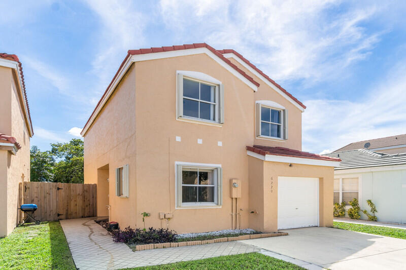 6220 Seminole Terrace in Margate, FL - Building Photo