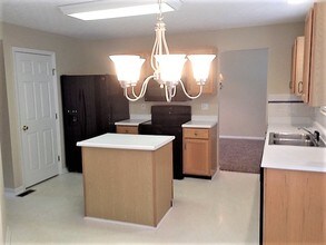 1068 Valley Wood Dr in Batavia, OH - Building Photo - Building Photo