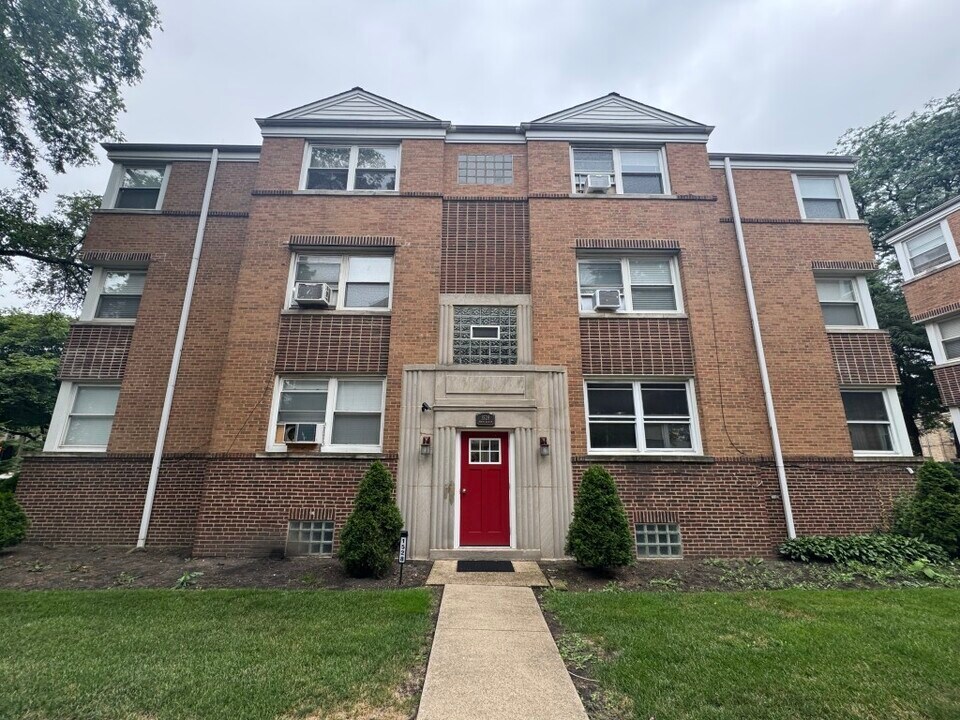 1528 N Harlem Ave in River Forest, IL - Building Photo