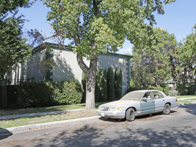 3363 E Sierra Madre Ave in Fresno, CA - Building Photo - Building Photo