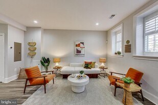 819 D St NE in Washington, DC - Building Photo