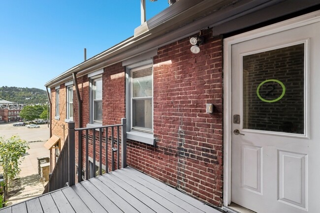 4723 Butler St, Unit Upper Unit in Pittsburgh, PA - Building Photo - Building Photo