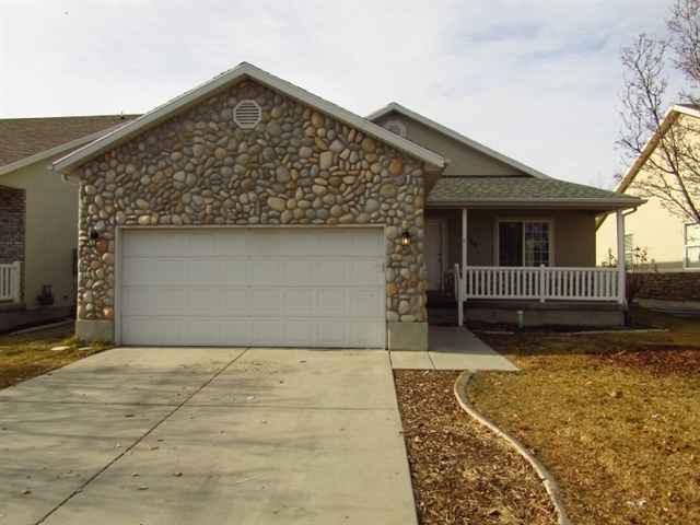 10668 S Pine Grove Way in South Jordan, UT - Building Photo