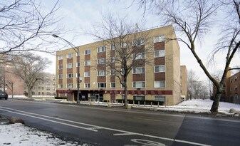 7733 S South Shore Dr in Chicago, IL - Building Photo