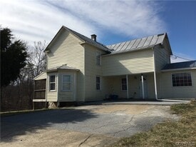 615 Ritenour Hollow Rd