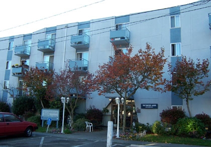 Westminster Manor Apartments in Shoreline, WA - Building Photo