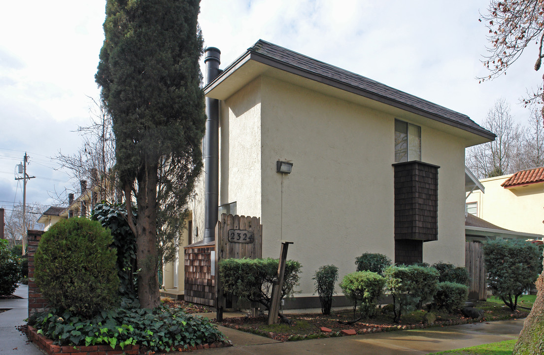 2324 V St in Sacramento, CA - Building Photo